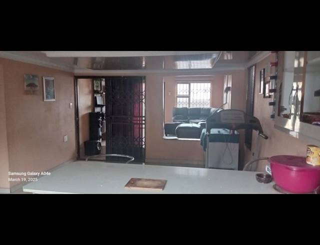 2 BEDROOM TOWNHOUSE FOR SALE IN BOTLENG EXT 4